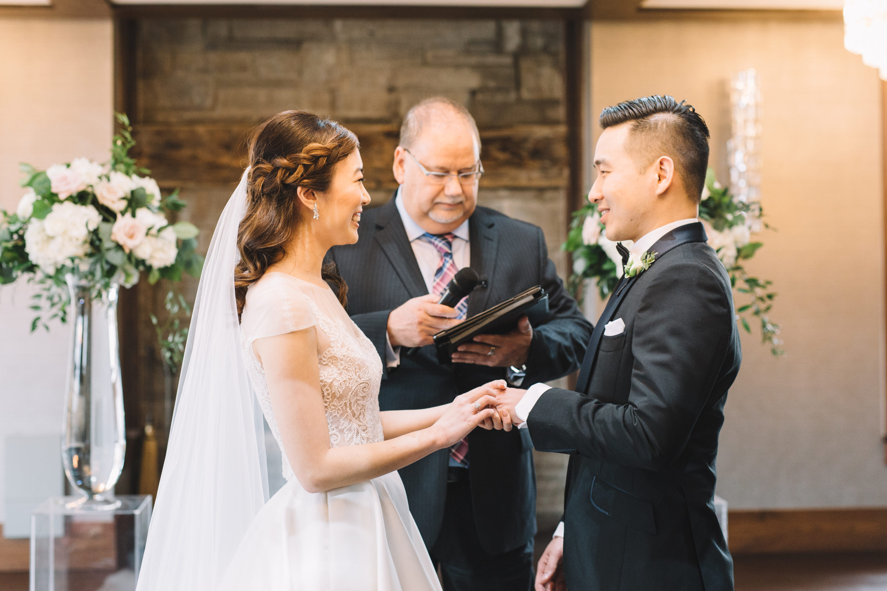 Exchange vows at Whistle Bear Golf Club