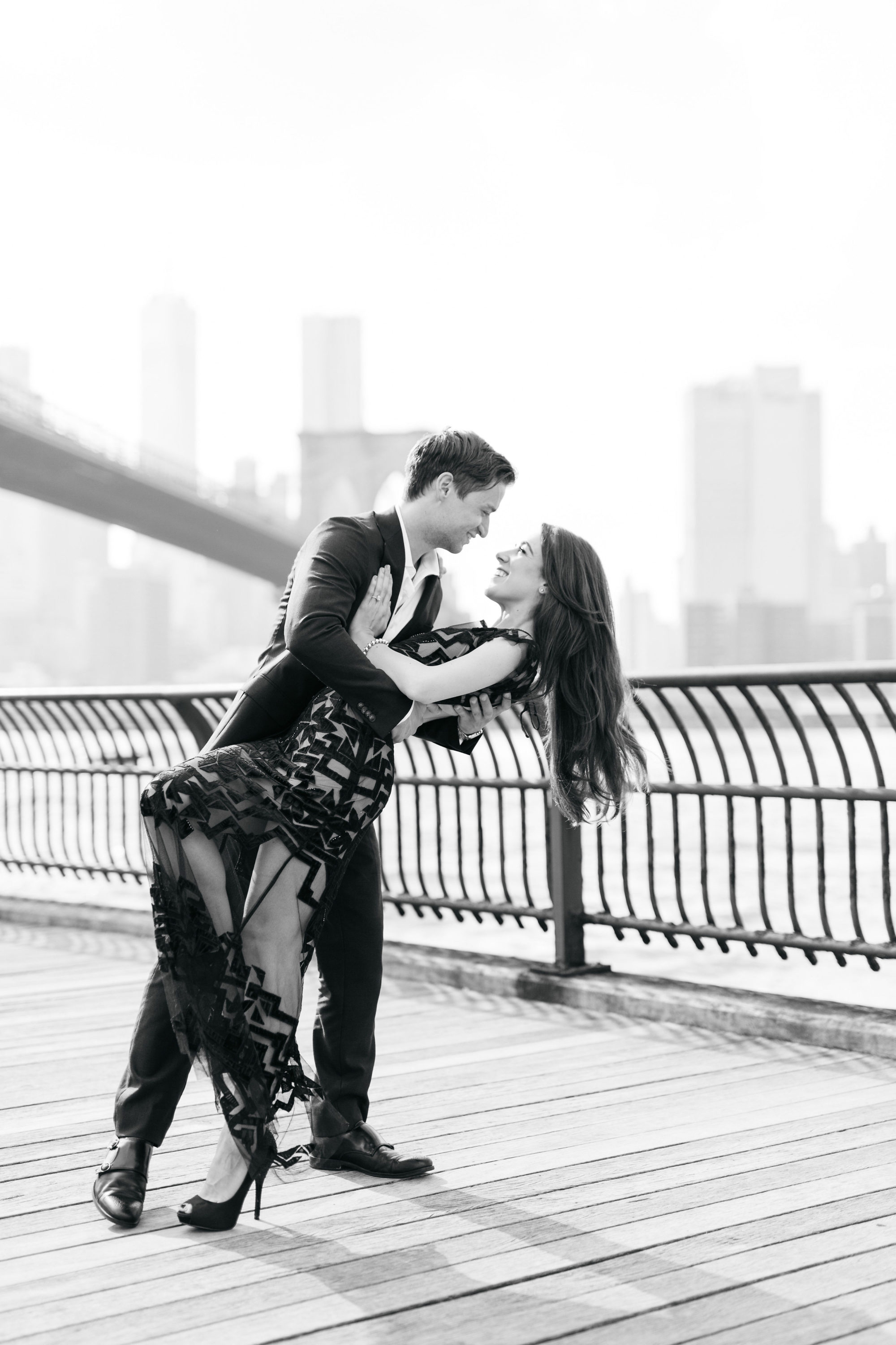 Engagement photos at brooklyn bridge