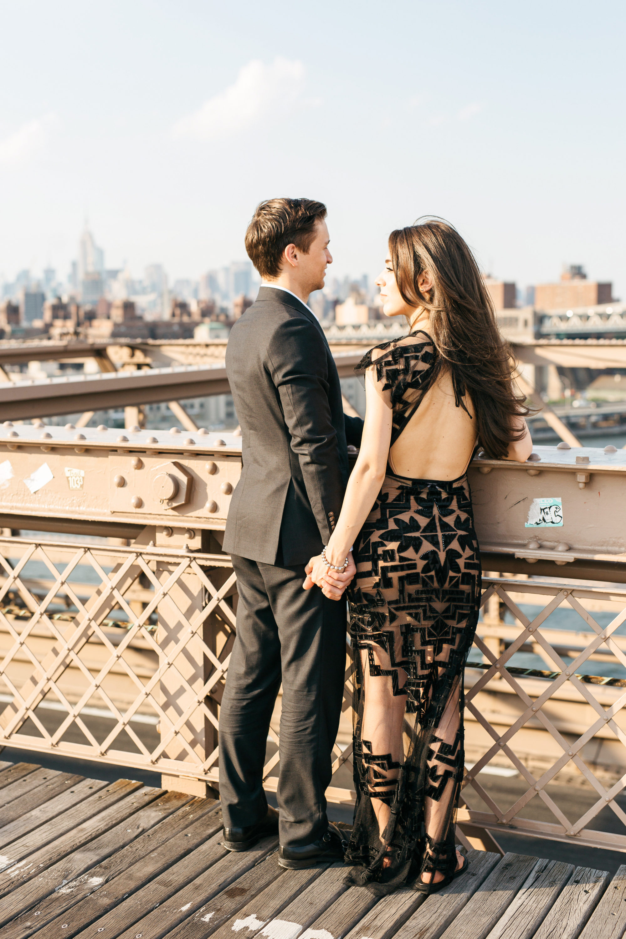 couple on brooklyn bridge