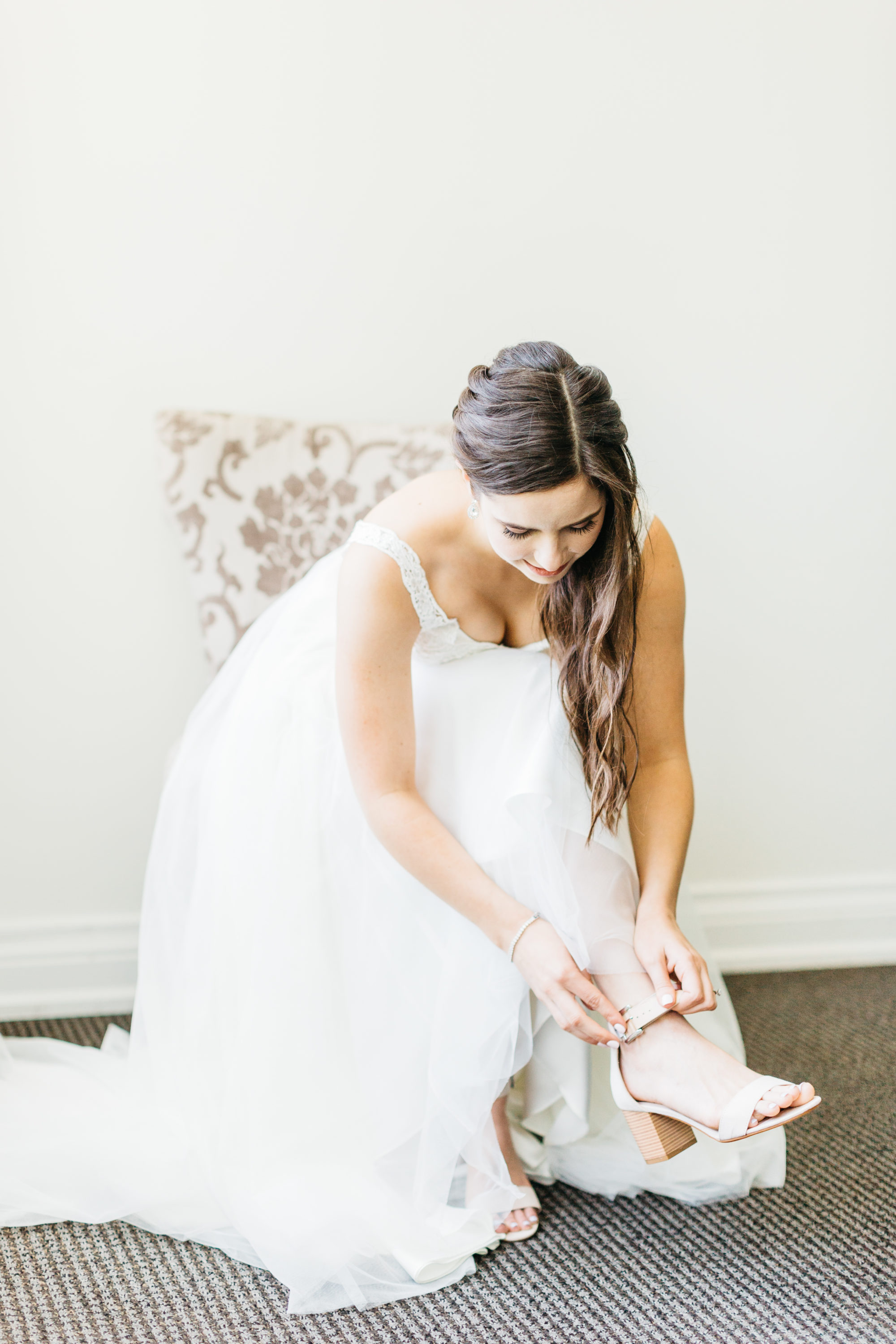 Bride putting on her shoes at at Harding Waterfront Estate