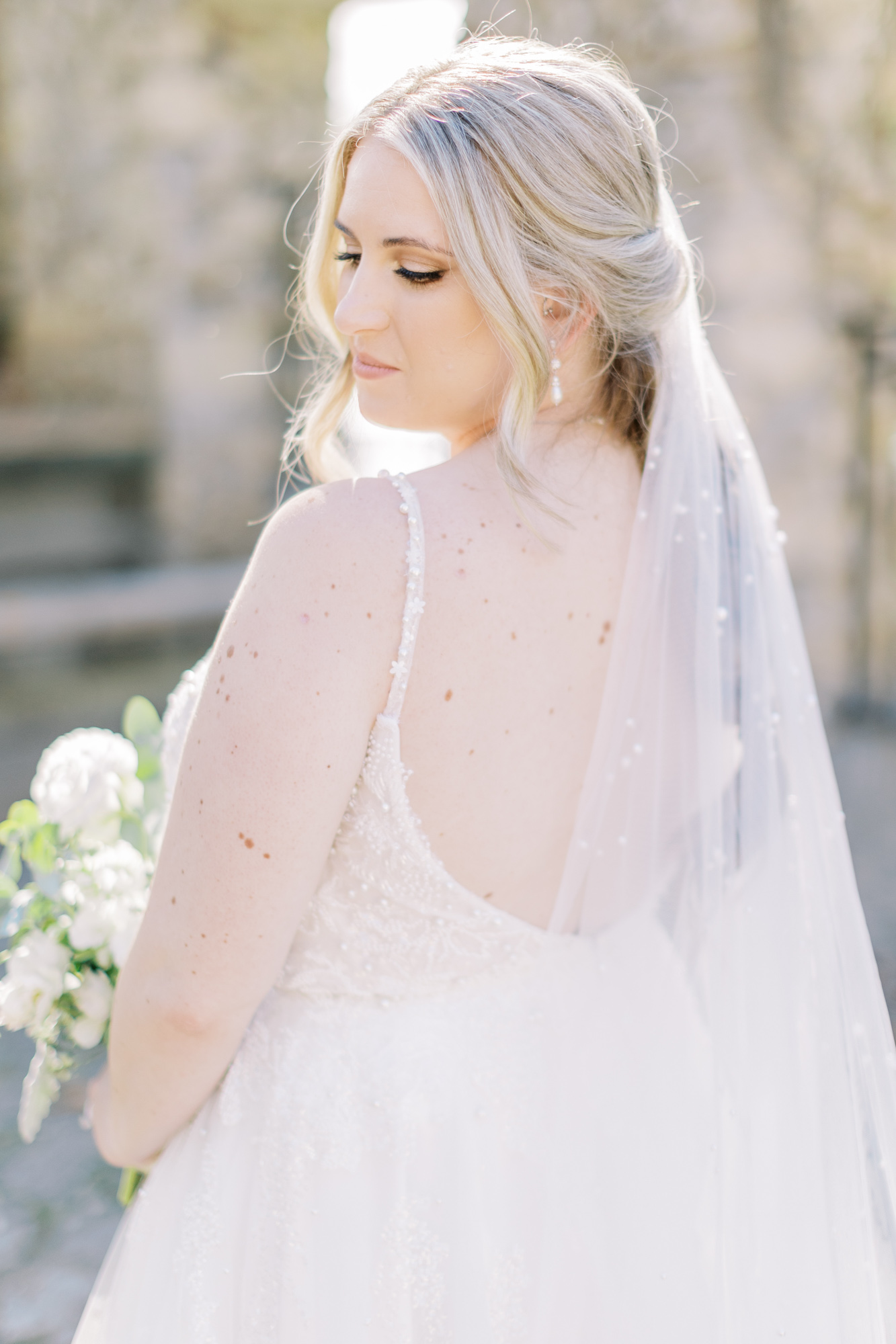 Portrait of bride with pearl veil, taken by fine art Toronto wedding photographer Paula Visco Photography