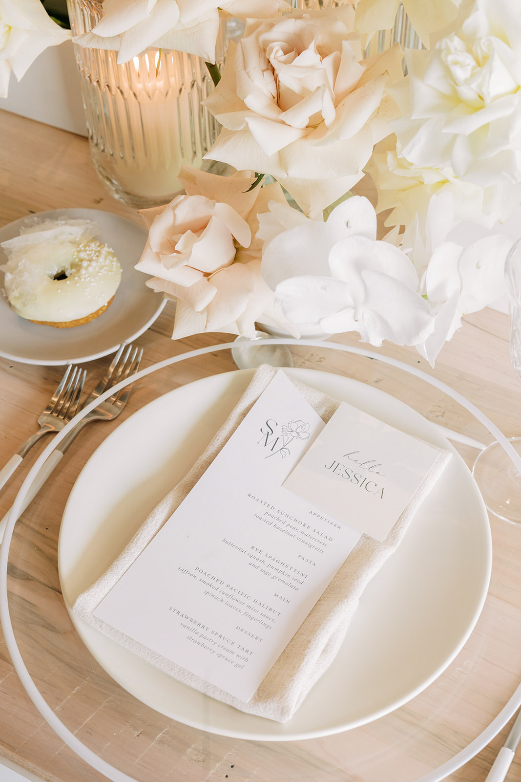 Close up photo of table decor with dinner plate at Wedding Editorial